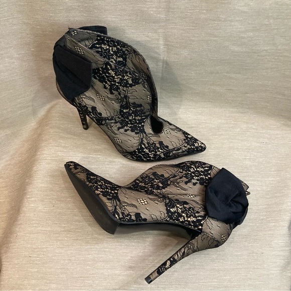 STUART WEITZMAN Sz 8.5 Lace Satin Bow Pointy  Toe 4” Heels Shooties Shoes - Picture 16 of 16
